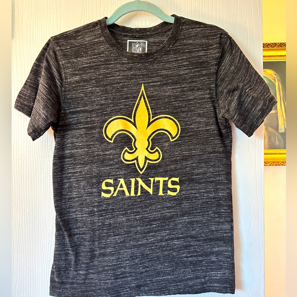 NFL New Orleans Saints tee size XL 18-20 Youth